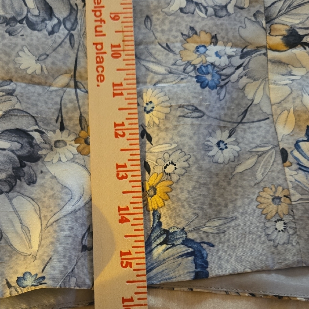 Dana Buchman 100 Percent Silk Blue and White Floral Top And Pants Set - Picture 10 of 13